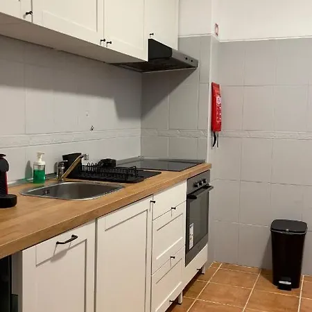 Apartamento T2 Com Terraco Grande Apartment *