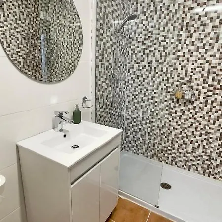 Apartment Apartamento T2 Com Terraco Grande